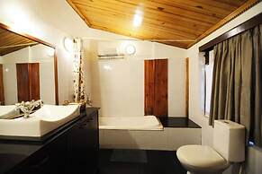 The Hive Cottage By Royal Collection