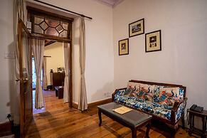 The Hive Cottage By Royal Collection