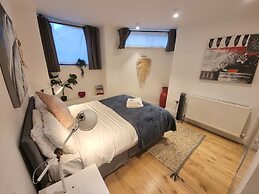 Large Duplex 7 Adults at London Bridge