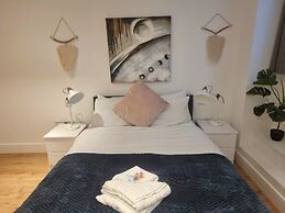 Large Duplex 7 Adults at London Bridge