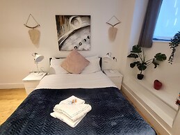 Large Duplex 7 Adults at London Bridge