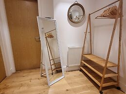 Large Duplex 7 Adults at London Bridge