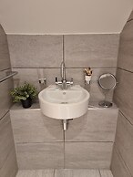 Large Duplex 7 Adults at London Bridge