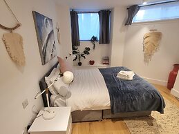 Large Duplex 7 Adults at London Bridge