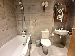 Large Duplex 7 Adults at London Bridge