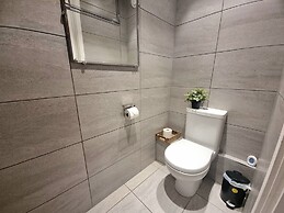 Large Duplex 7 Adults at London Bridge