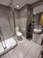 Large Duplex 7 Adults at London Bridge