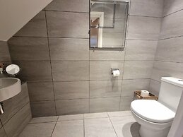 Large Duplex 7 Adults at London Bridge