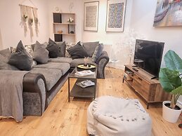 Large Duplex 7 Adults at London Bridge