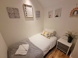 Large Duplex 7 Adults at London Bridge