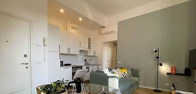 Elegant apt in Historical Building