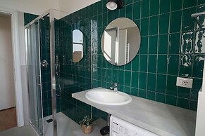 Elegant apt in Historical Building