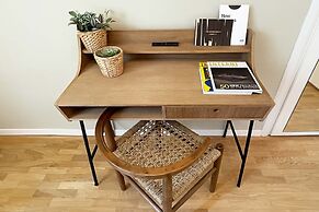 Elegant apt in Historical Building