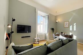 Elegant apt in Historical Building