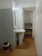 Golden Beach Hotel & Restaurant