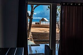 Golden Beach Hotel & Restaurant