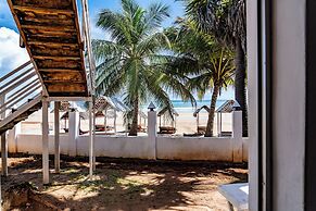 Golden Beach Hotel & Restaurant