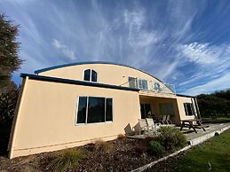 Paton s Beachfront Villa