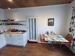 Motel Style Unit in the Heart of Collingwood