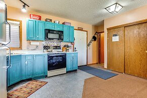 Walk to Ski Lift & Hiking: Granby Ranch Condo!
