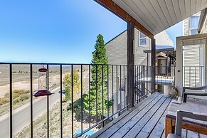 Walk to Ski Lift & Hiking: Granby Ranch Condo!