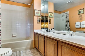 Walk to Ski Lift & Hiking: Granby Ranch Condo!