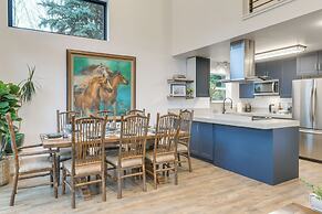 Mountain-view Home Near Hiking in Alpine!