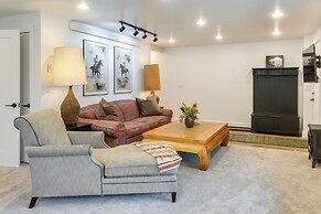 Mountain-view Home Near Hiking in Alpine!