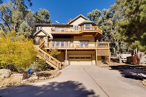 Game Room & Deck: Modern Frazier Park Home!