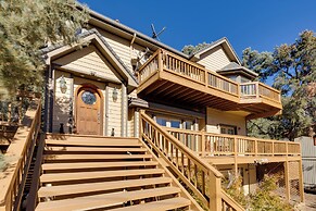 Game Room & Deck: Modern Frazier Park Home!