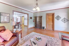 Walk to Main Street: Charming Roswell Home!
