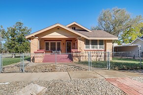 Walk to Main Street: Charming Roswell Home!