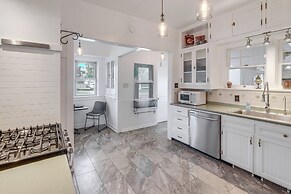 Walk to Main Street: Charming Roswell Home!