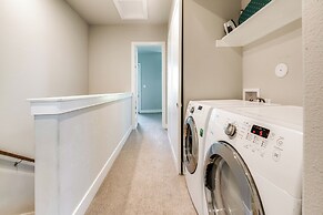 Beach Vibes, Walkable Location: Farmers Branch Gem