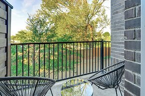 Beach Vibes, Walkable Location: Farmers Branch Gem