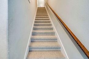 Beach Vibes, Walkable Location: Farmers Branch Gem