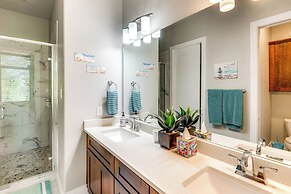 Beach Vibes, Walkable Location: Farmers Branch Gem