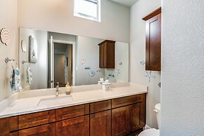 Beach Vibes, Walkable Location: Farmers Branch Gem