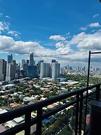 2 bedroom with 2 Balconies Skyline View