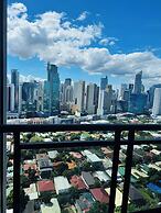 2 bedroom with 2 Balconies Skyline View