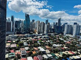 2 bedroom with 2 Balconies Skyline View