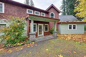 Hike, Fish & Swim: Packwood Home on Golf Course!