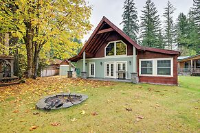 Hike, Fish & Swim: Packwood Home on Golf Course!