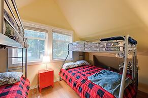 Hike, Fish & Swim: Packwood Home on Golf Course!