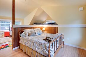 Hike, Fish & Swim: Packwood Home on Golf Course!