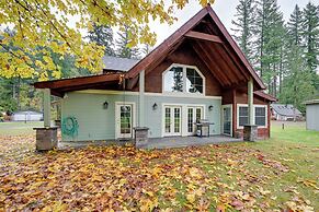 Hike, Fish & Swim: Packwood Home on Golf Course!