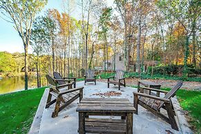 Dock & Hot Tub at High Rock Lake Retreat