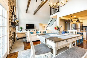 Dock & Hot Tub at High Rock Lake Retreat