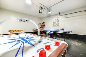 Dock & Hot Tub at High Rock Lake Retreat