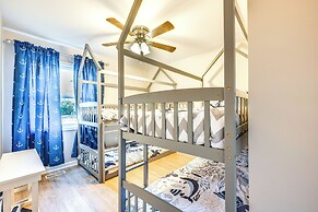 Dock & Hot Tub at High Rock Lake Retreat